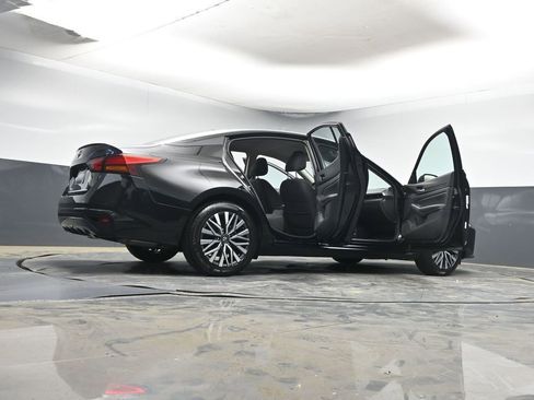 Used 2025 Nissan Altima 2.5 SV image 40