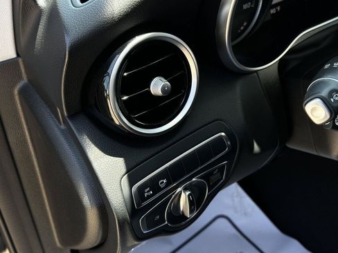 Used 2019 Mercedes-Benz GLC 300 4MATIC image 12