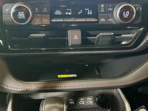 Used 2023 Toyota Highlander XSE FWD image 23