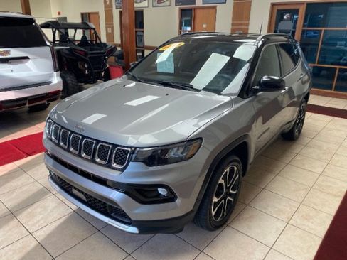 Used 2023 Jeep Compass Limited AWD/4WD image 1