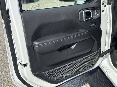 Used 2023 Jeep Wrangler Unlimited Sahara w/ Cold Weather Group image 17