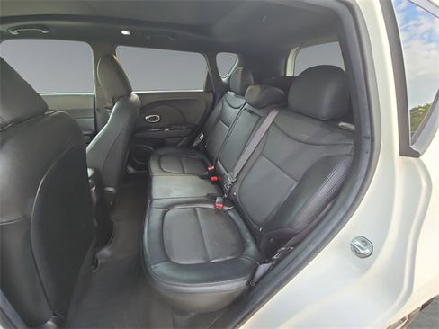 Used 2014 Kia Soul ! w/ Sun & Sound Package image 17