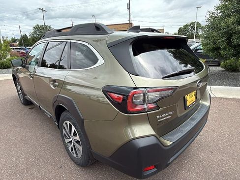 Used 2025 Subaru Outback Premium AWD/4WD image 7
