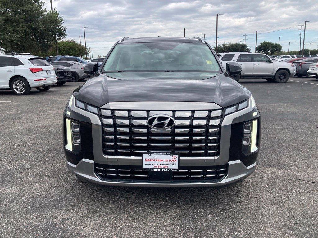 Used 2024 Hyundai Palisade Calligraphy FWD image 2