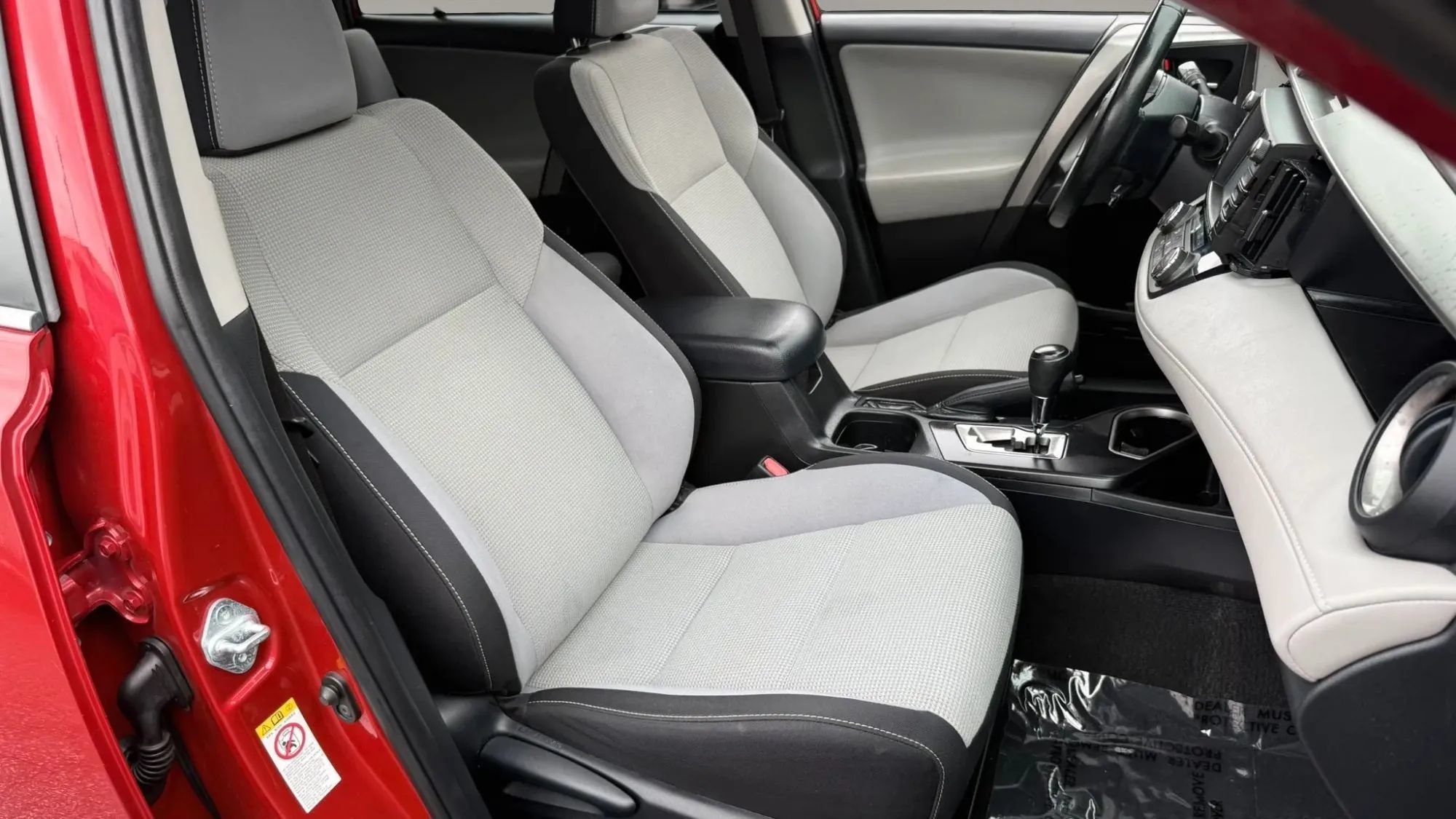 Used 2017 Toyota RAV4 XLE FWD image 26