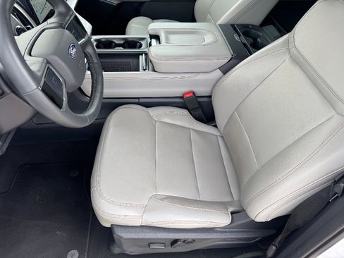 Used 2025 Ford Expedition Active image 17