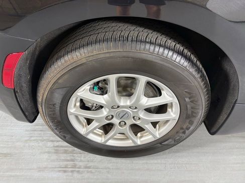 Used 2023 Chrysler Pacifica Touring-L FWD image 9
