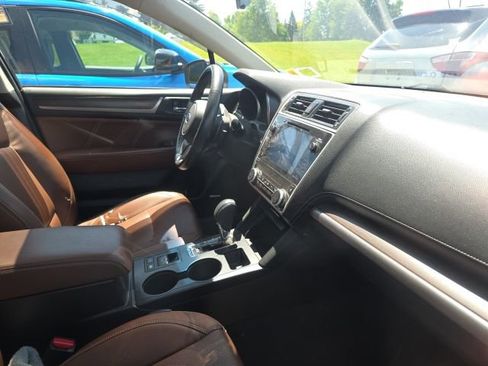 Used 2019 Subaru Outback 2.5i Touring AWD/4WD image 4