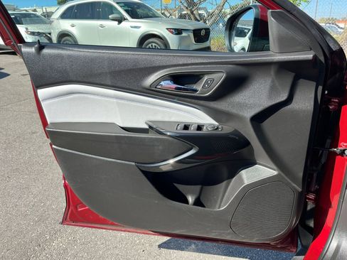 Used 2025 Chevrolet Trax LT image 18