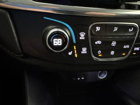 Used 2021 Chevrolet Traverse LT FWD image 36