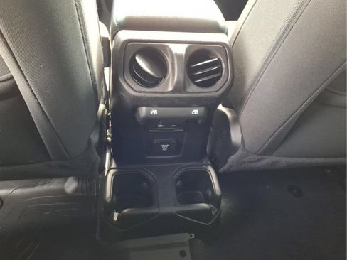 Used 2023 Jeep Gladiator Sport AWD/4WD image 17