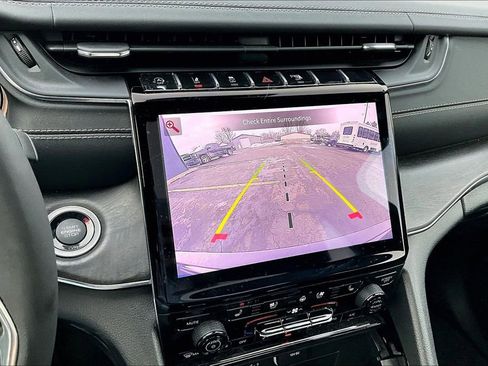 Used 2023 Jeep Grand Cherokee Overland w/ MOPAR Finishing Package image 20