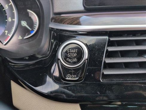 Used 2019 BMW 530i image 17