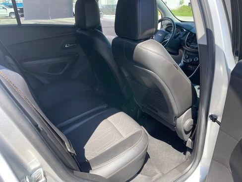 Used 2020 Chevrolet Trax LT w/ LT Convenience Package FWD image 17