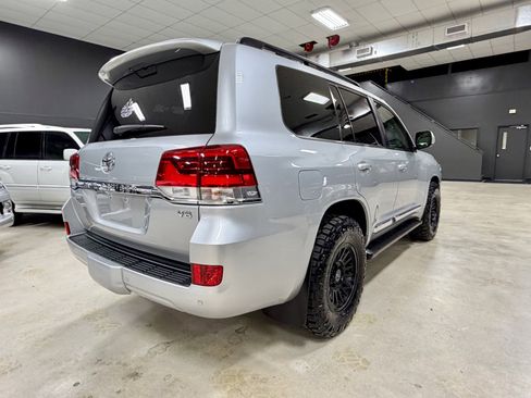 Used 2016 Toyota Land Cruiser image 10