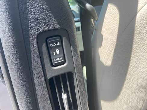 Used 2025 Honda Odyssey EX-L image 17
