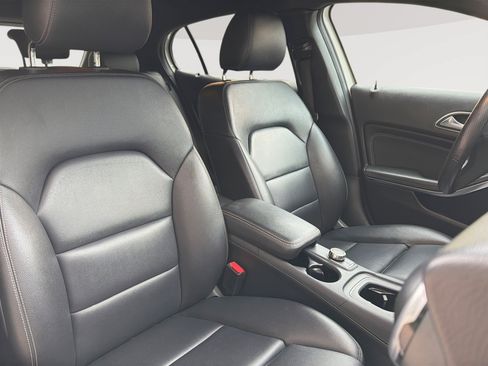 Used 2020 Mercedes-Benz GLA 250 4MATIC image 26