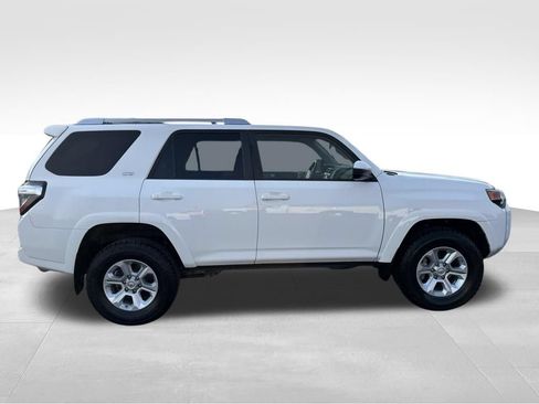 Used 2016 Toyota 4Runner SR5 AWD/4WD image 7