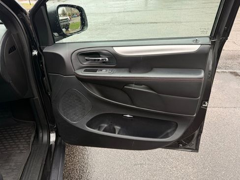 Used 2018 Dodge Grand Caravan GT image 13