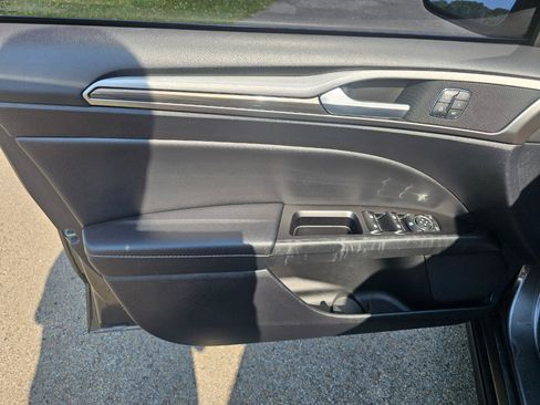 Used 2019 Ford Fusion SEL FWD image 23