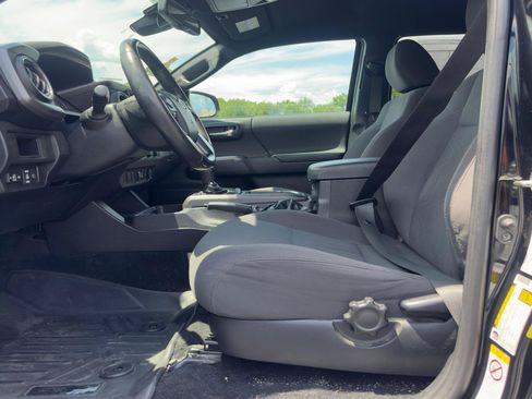 Used 2019 Toyota Tacoma TRD Sport AWD/4WD image 13
