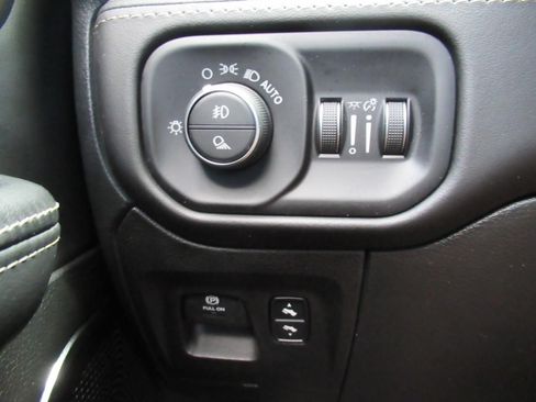 Used 2022 RAM 1500 Limited AWD/4WD image 22