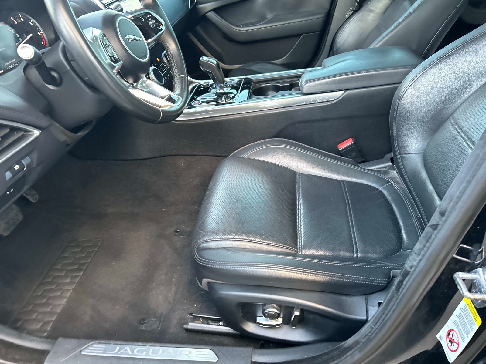 Used 2020 Jaguar XE S RWD image 18