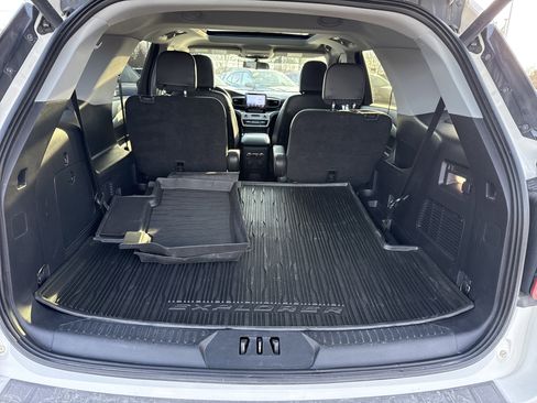 Certified 2022 Ford Explorer XLT w/ Equipment Group 202A image 7