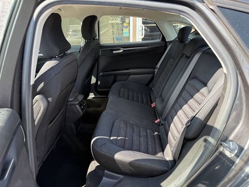 Used 2016 Ford Fusion SE FWD image 12