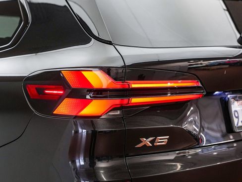 Certified 2024 BMW X5 xDrive40i w/ M Sport Package image 10