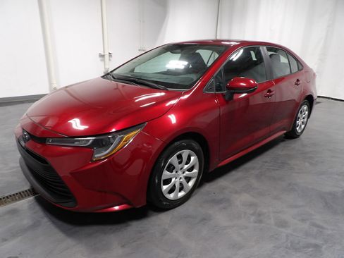 Used 2024 Toyota Corolla LE image 3