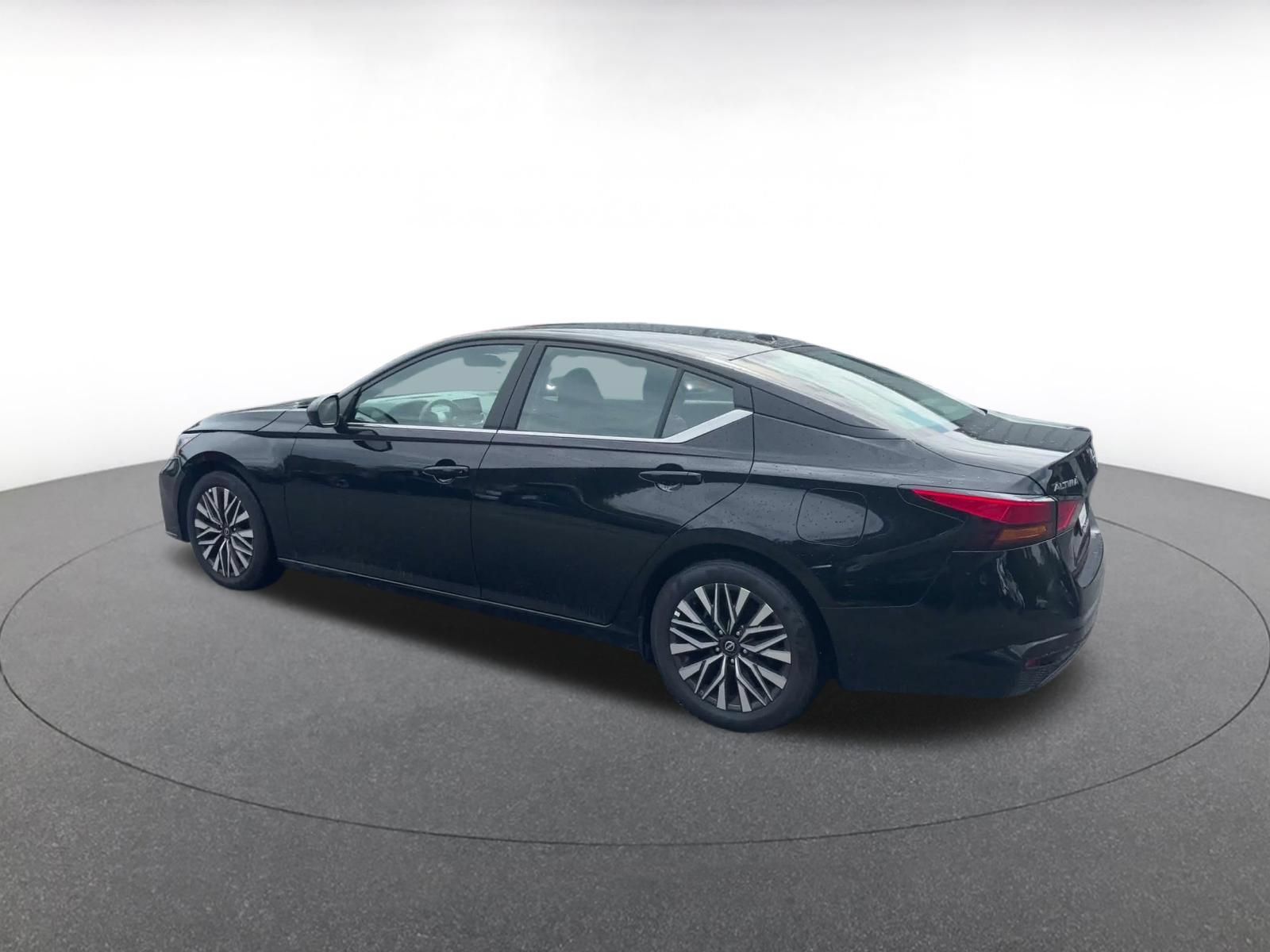 Used 2026 Nissan Altima 2.5 SV FWD image 8