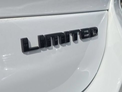 Used 2025 Jeep Grand Cherokee L Limited w/ Black Appearance Package RWD image 9