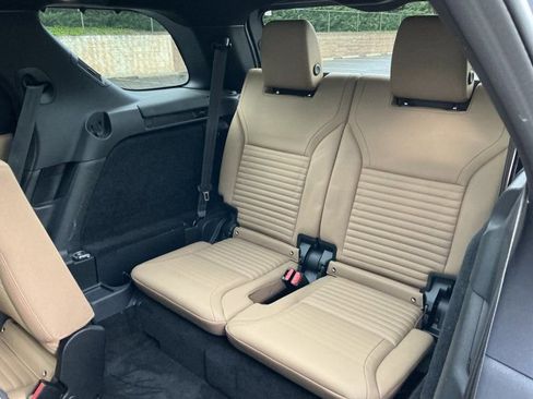 Used 2023 Land Rover Discovery S R-Dynamic AWD/4WD image 15