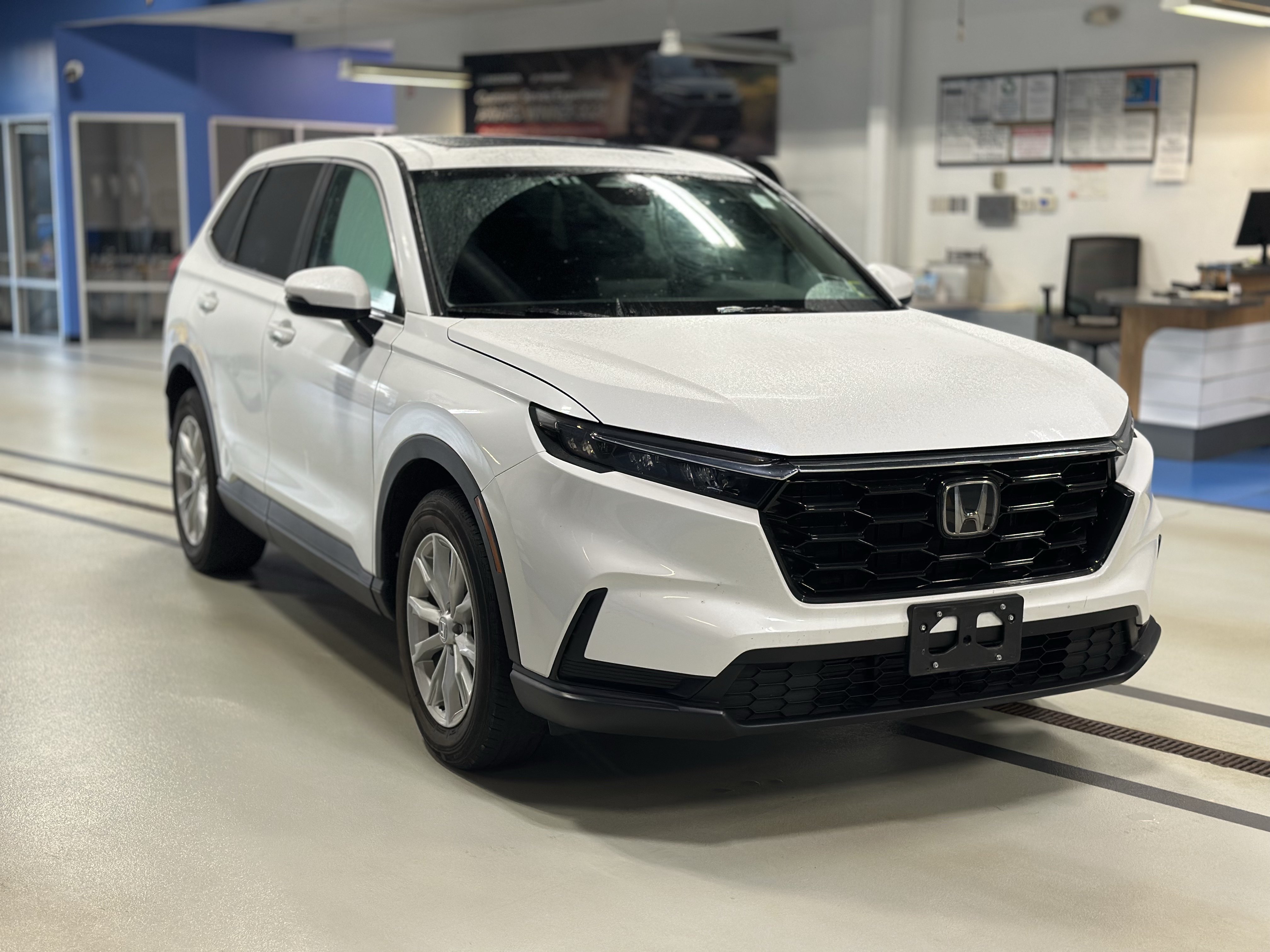 Used 2024 Honda CR-V EX image 3