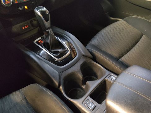 Used 2019 Nissan Rogue SV FWD image 26