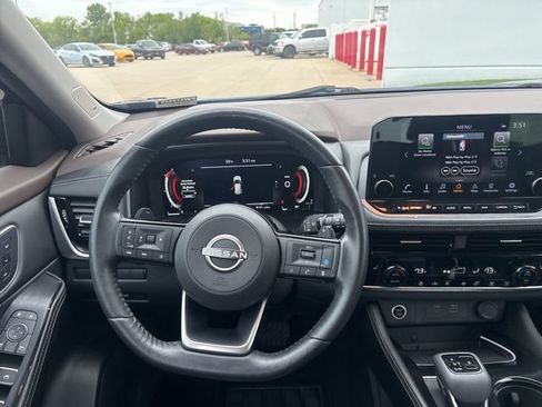 Used 2023 Nissan Rogue Platinum AWD/4WD image 16