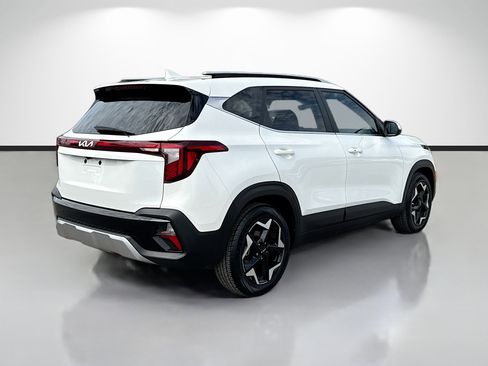 Used 2024 Kia Seltos EX FWD image 3