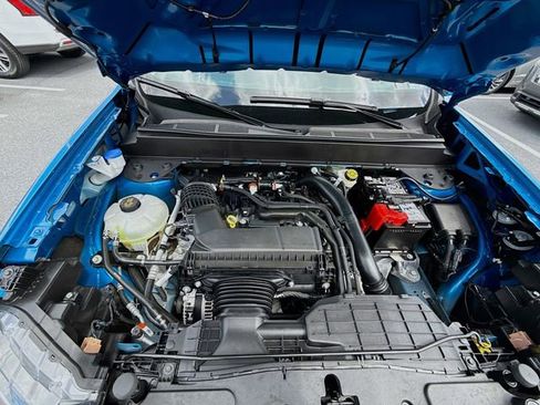 Used 2025 Ford Maverick Lobo AWD/4WD image 40