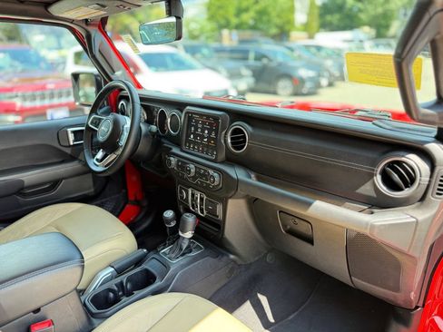 Used 2018 Jeep Wrangler Unlimited Sahara AWD/4WD image 11