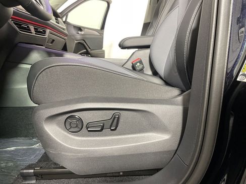 New 2026 Volkswagen Tiguan SE image 11