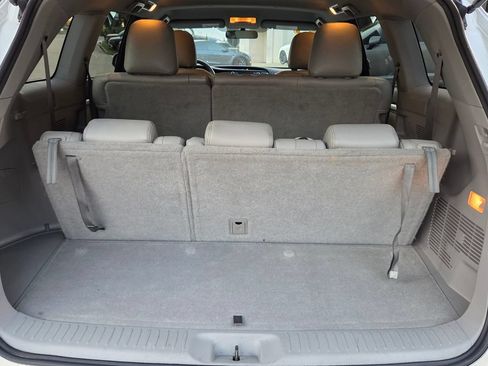 Used 2016 Toyota Highlander LE FWD image 15