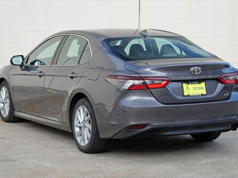 Used 2021 Toyota Camry LE FWD image 43