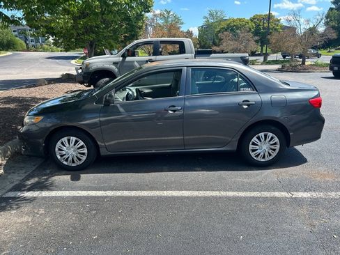 Used 2010 Toyota Corolla LE w/ All Weather Guard Pkg FWD image 5