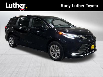 Used 2022 Toyota Sienna Platinum