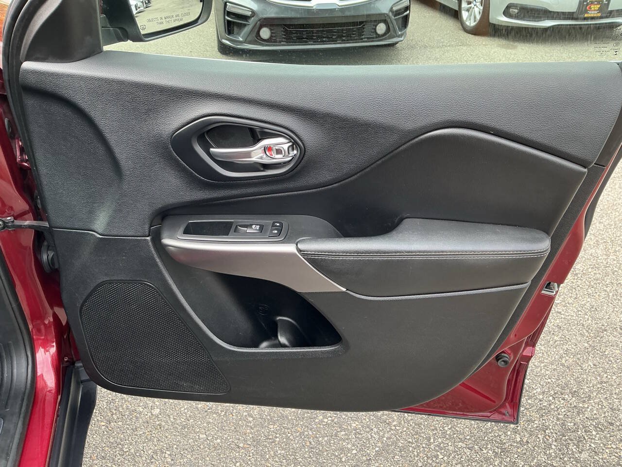 Used 2019 Jeep Cherokee Limited AWD/4WD image 25