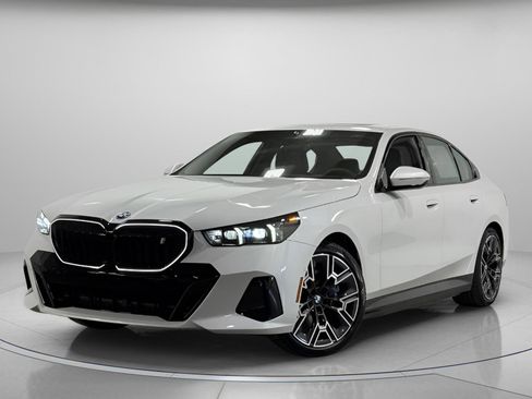 New 2026 BMW i5 eDrive40 w/ M Sport Package image 2