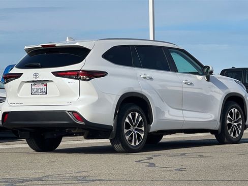 Certified 2025 Toyota Highlander XLE image 5