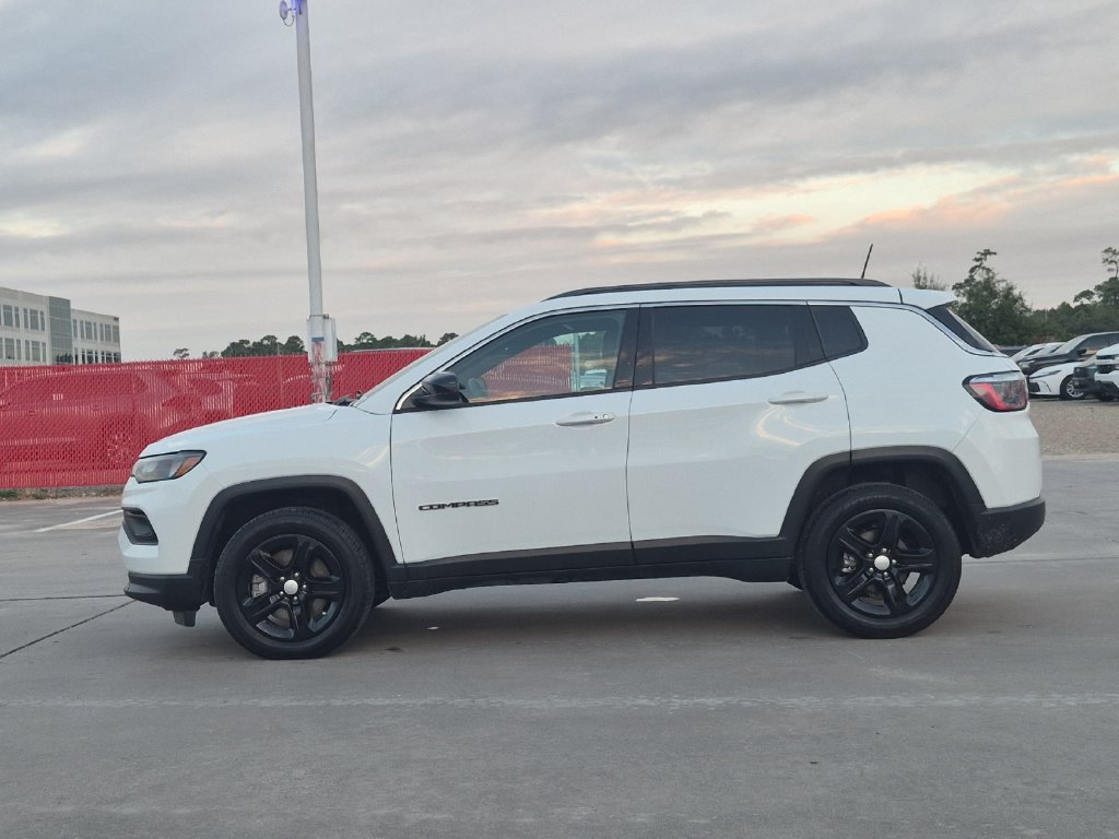 Used 2023 Jeep Compass Latitude AWD/4WD image 3