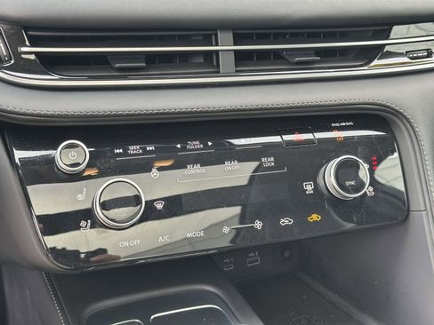 Used 2025 INFINITI QX60 Luxe w/ Vision Package image 32